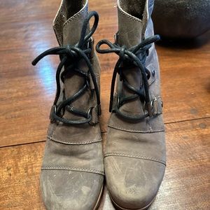 NWOT Sorel Distressed leather lace up boots size 9